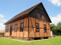 Casa Bucovina / Antiga Escola do Passa Três