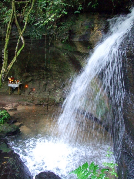 Gruta da Santa Emídia