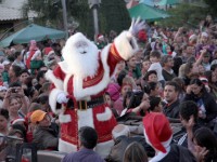 Papai Noel chega a Mafra acompanhado de carreata pelas ruas da cidade