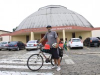 Flypper, de bicicleta, conhece Mafra