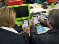 Professores da rede estadual recebem treinamento para uso de tablets e lousas digitais