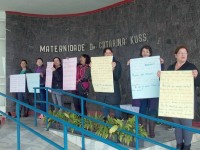 Famílias protestam contra atendimento da Maternidade de Mafra