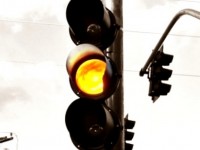 Defeito de semáforo resulta em acidente