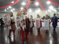 Um feriadão de muitas comemorações: e muita, muita cultura e tradição nos passos da dança ucraniana